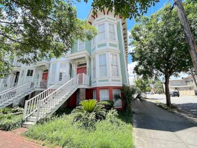 2 Bedroom 1BA 816 ft Furnished Pet-Friendly Apartment For Rent in Savannah, GA
