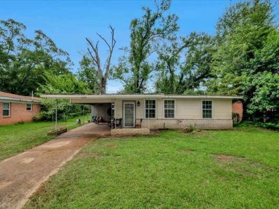 2 Bedroom 1BA 768 ft Single Family Home For Sale in NACOGDOCHES, TX