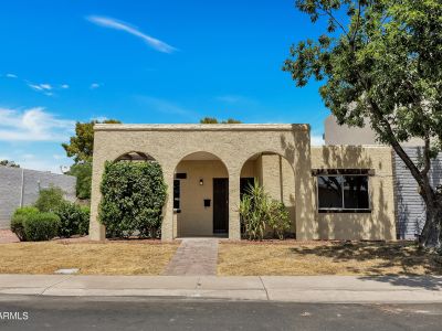 2 Bedroom 2BA 1371 ft Townhouse For Sale in Phoenix, AZ