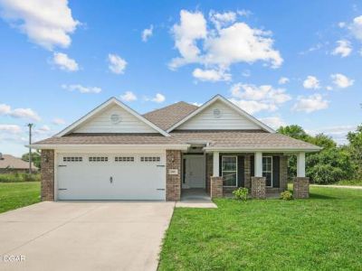 3 Bedroom 2BA 1674 ft Apartment For Rent in Webb City, MO