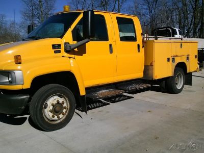 2005 Chevrolet Top Kick C4500 4-Door utility Truck