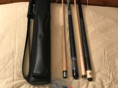 McDermott pool cue 20 weight &  black bar cue with leather case
