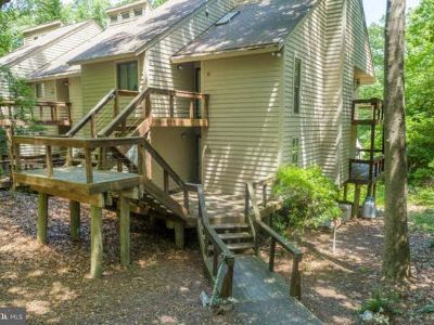 2 Bedroom 2BA 951 ft Condominium For Sale in HARTFIELD, VA