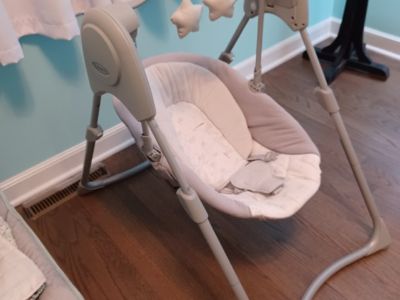 Graco Slim Spaces Compact Baby Swing