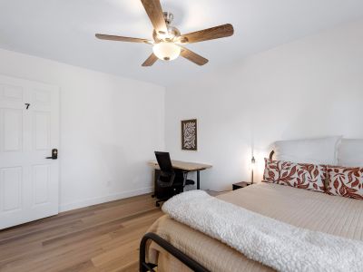 SUPERHOST!! POOL!! Newly Renovated, Clean and Bright Paradise Valley Home!! (id. 8538) (Has...