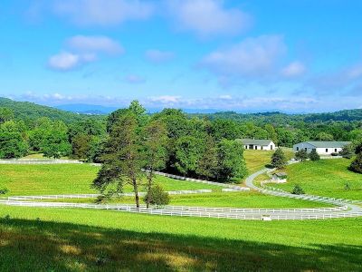 1 bed 1 bath guest house vacation rental in Charlottesville, VA