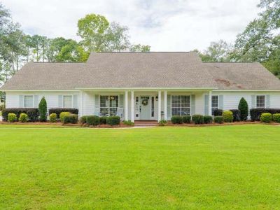 4 Bedroom 2BA 2340 ft Single Family Home For Sale in HAHIRA, GA