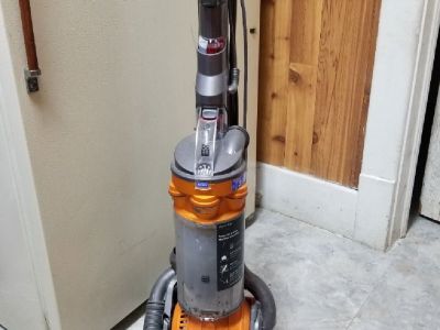 dyson DC25 vacuum cleaner