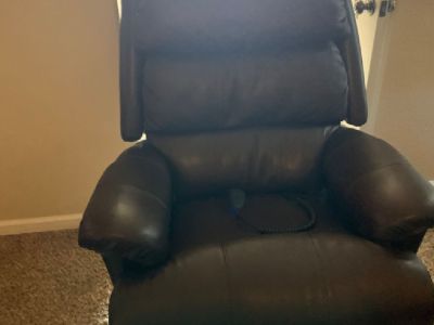 Las-y Boy Brown power recliner
