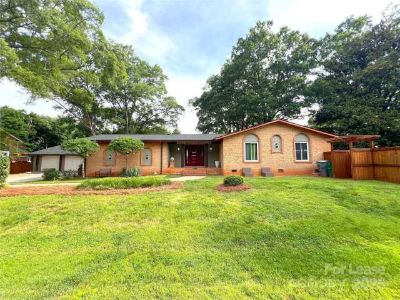 4 Bedroom 3BA 2230 ft Furnished Apartment For Rent in Charlotte, NC