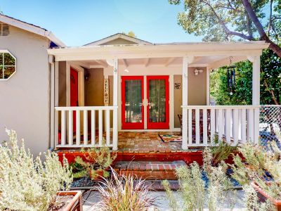 2 Bedroom 1BA Pet-Friendly House Vacation Rental in Tranquil Haven Cottage Retreat, San Rafael, CA