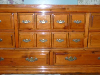 6 foot dresser with 8 drawers