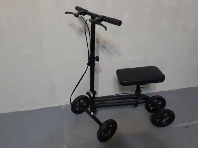 Knee roller
