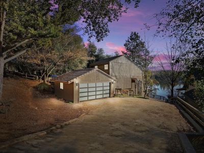 4 beds 2 bath house vacation rental in Groveland, CA