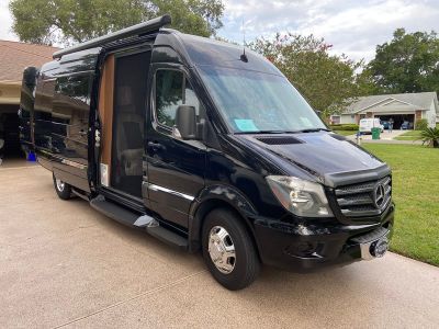 2014 Winnebago 70X For Sale by Owner in Zephyrhills, Florida