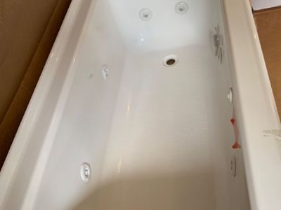 Kohler whirlpool bathtub.