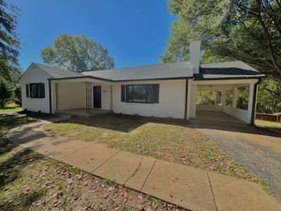 4 Bedroom 2BA 2468 ft Pet-Friendly Apartment For Rent in Lynchburg, VA