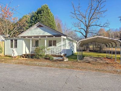 Charming Remodeled 2 Bedroom / 2 Bath Home On Creek In the Mountains!