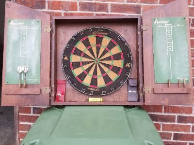 DART BOARD IN CASE