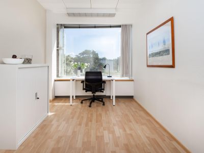 Fully serviced private office space for you and your team in East Witherspoon St