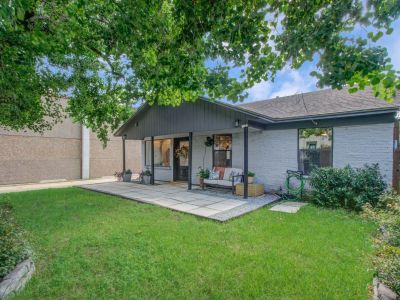 2 Bedroom 1BA 1212 ft Single Family House For Sale in Houston, TX