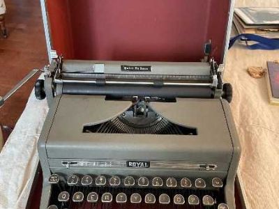 Vintage typewriter, needs repair