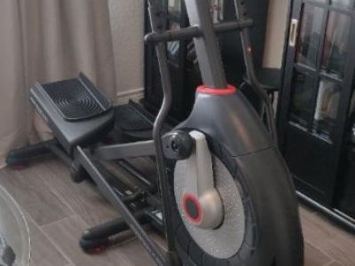 Elliptical with great features in excellent condition half the price of new