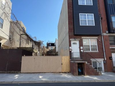 Unfurnished Room for Rent - One Month Free! 4 Rooms Available For Rent!