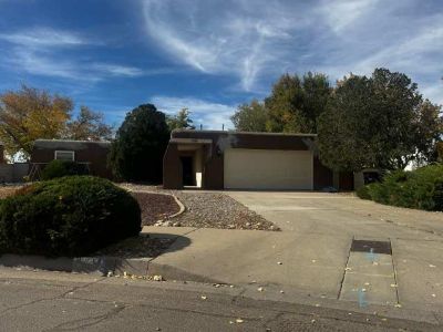 3 Bedroom 2BA 1781 ft Pet-Friendly Apartment For Rent in Albuquerque, NM