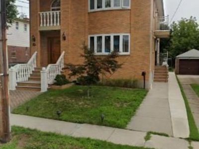 (ID#:*1399534) Spacious 3Bedroom Apartment in Oakland Gardens.
