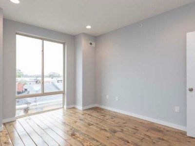 Unfurnished Room for Rent - Large one bedroom roof deck jacuzzi tub