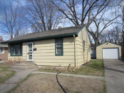 2 Bedroom 1BA 810 ft Pet-Friendly Single Family Home For Rent in Brookings, SD