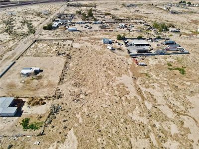 RENTO TERRENO DE 6 ACRES EN BARSTOY CA 92311
