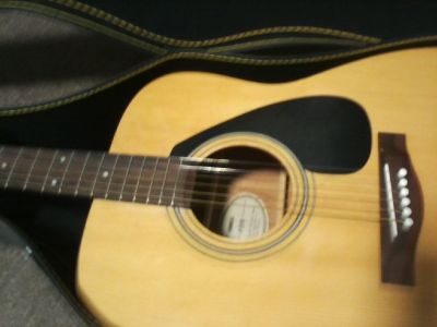 Yamaha f310 acustic guitar with hard case. 150.00 obo