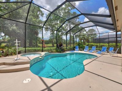 Free List of Navarre Pool Homes For Sale Under 600k!