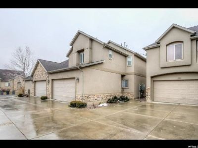 Open and spacious family room in South Jordan!