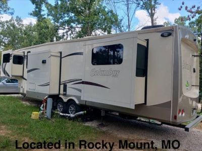 Privately owned - 2018 Forest River Columbus Palomino 381FL