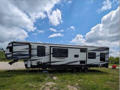 Privately owned - 2019 Keystone Fuzion 429 Toy Hauler