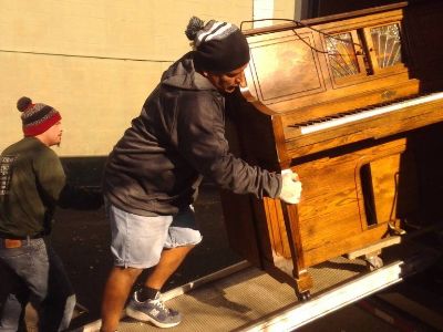 Low Cost Junk & Trash Removal and Hauling 7 days a week !