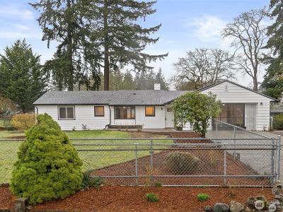 4 Bedroom 2BA 1727 ft Apartment For Rent in Lakewood, WA