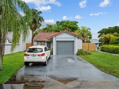 3 Bedroom 2BA 1472 ft Single Family Home For Sale in Miami, FL