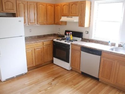 Belmont 2 bedroom 1 bath Female Roommate to share
