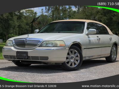 2004 Lincoln Town Car Ultimate Sedan 4D