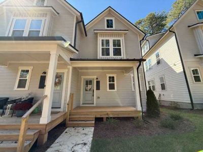 4 Bedroom 3.5BA 2300 ft Pet-Friendly Apartment For Rent in Raleigh, NC