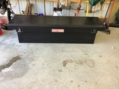 Low profile truck tool box