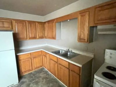 2 Bedroom 1BA 850 ft Apartment For Rent in Milwaukee, WI