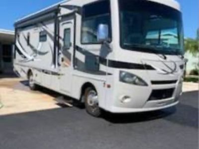 SAVE $30,000 ON THIS 2014 Thor Hurricane 27K