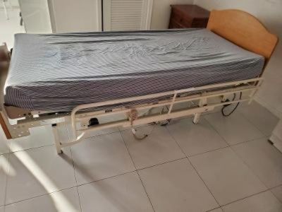 Electric Medical Bed With Medical Mattress