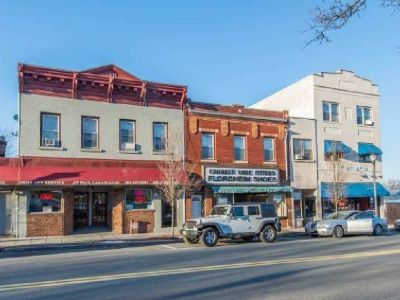 **LARGE Store Front COMMERCIAL SPACE FOR RENT ***