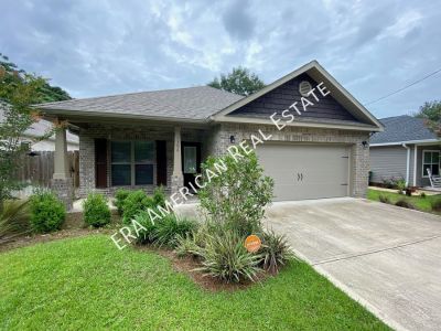 4 Bedroom 2BA 1936 ft Pet-Friendly Single-family home For Rent in Niceville, FL